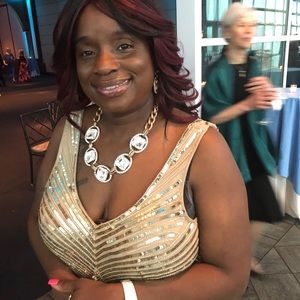 Meet your Posher, Leslie